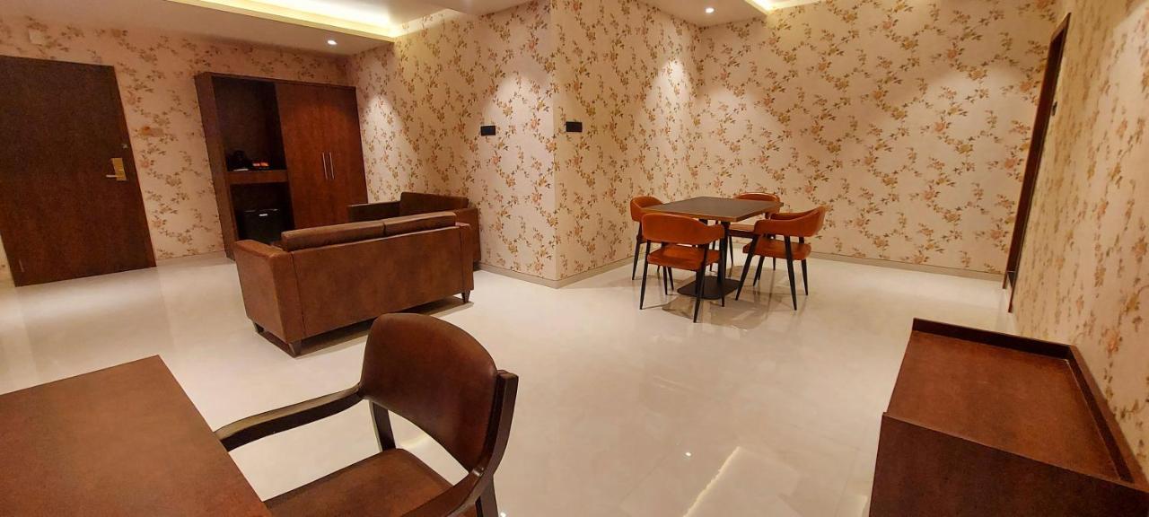Hotel Madhuban Silvassa Ngoại thất bức ảnh
