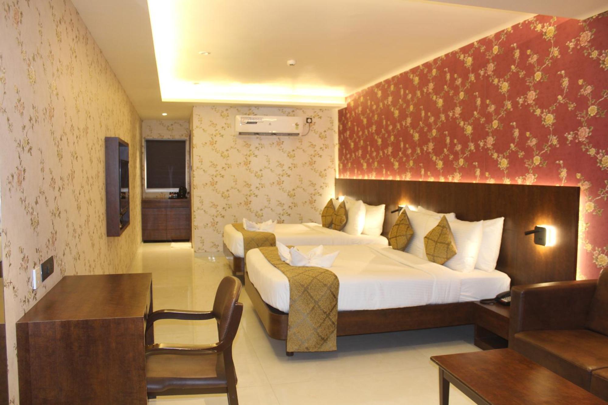 Hotel Madhuban Silvassa Ngoại thất bức ảnh