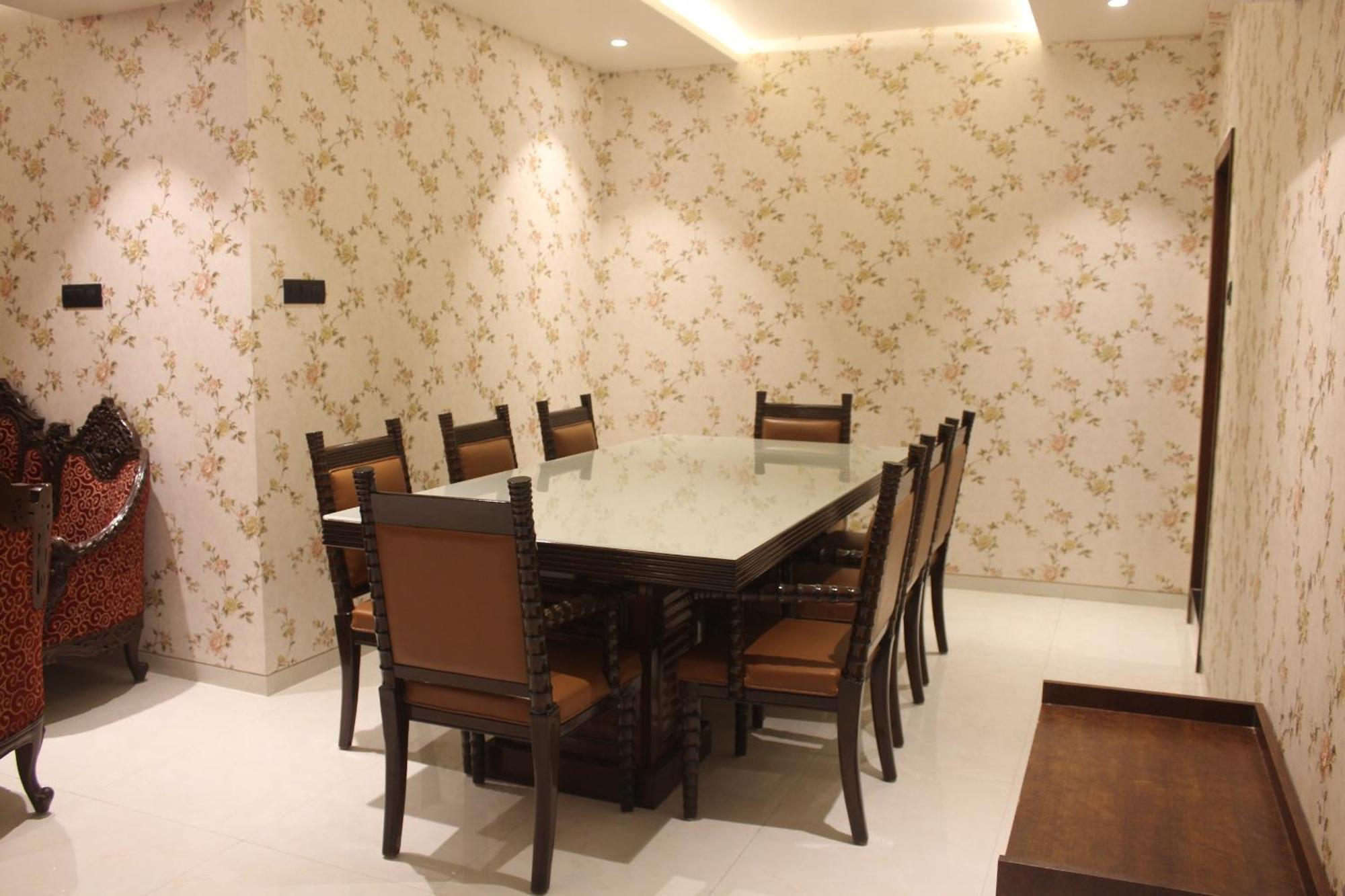 Hotel Madhuban Silvassa Ngoại thất bức ảnh