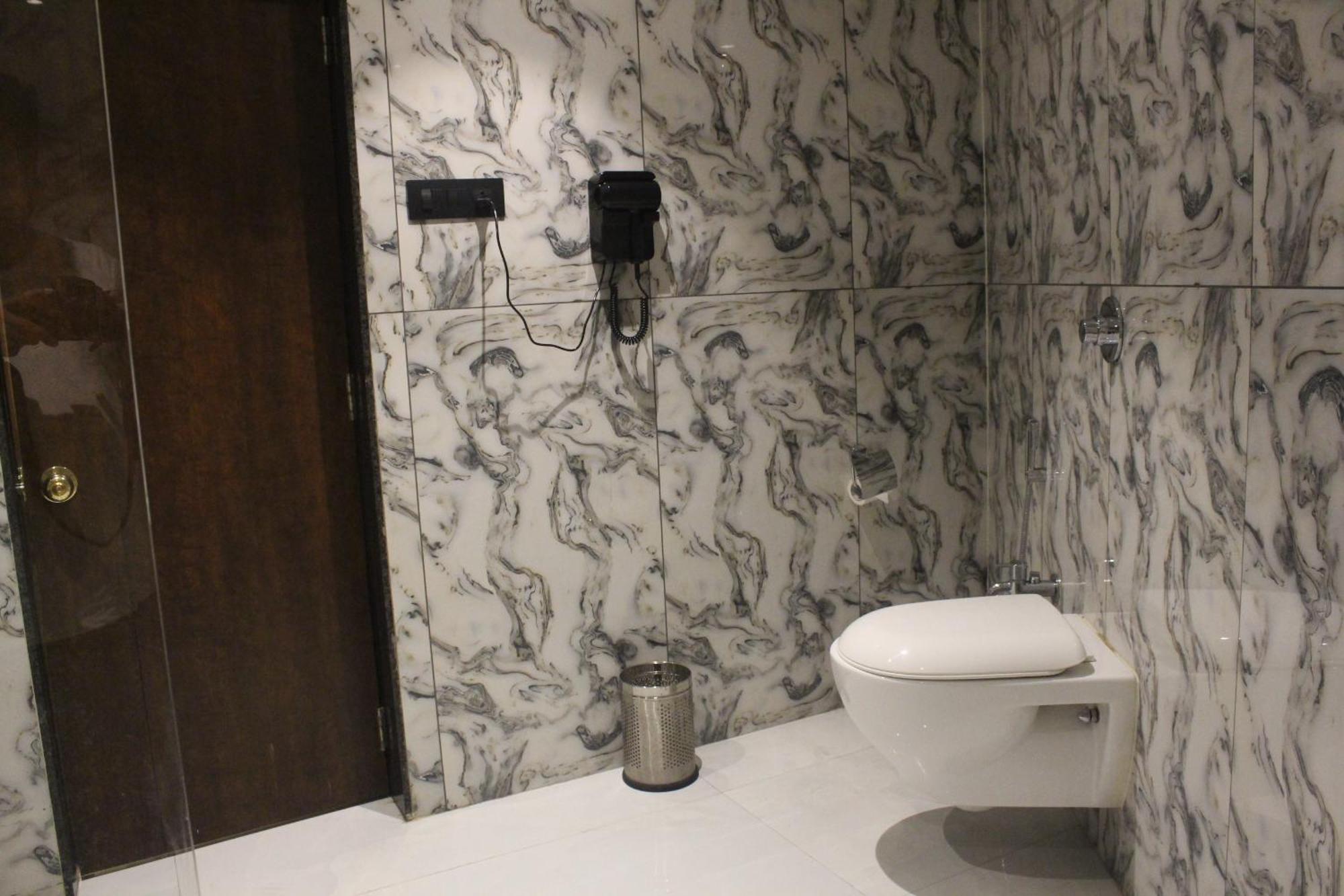 Hotel Madhuban Silvassa Ngoại thất bức ảnh
